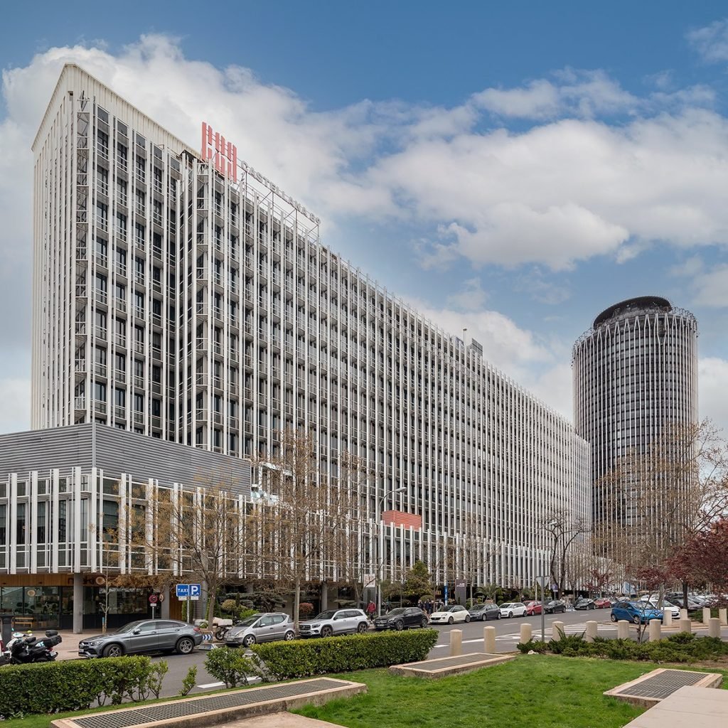 Edificios de oficinas en la zona de AZCA, distrito de Tetuán, el principal hub tecnológico para startups en Madrid.