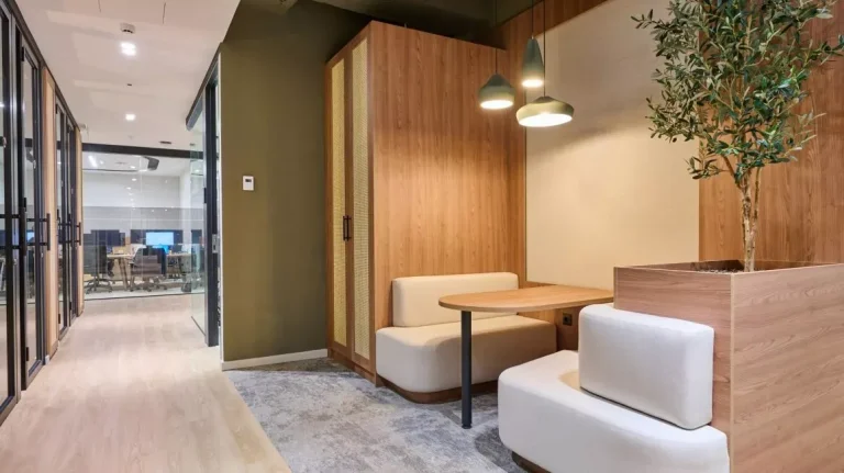 agc4924-1729508708FpxE9-desktop