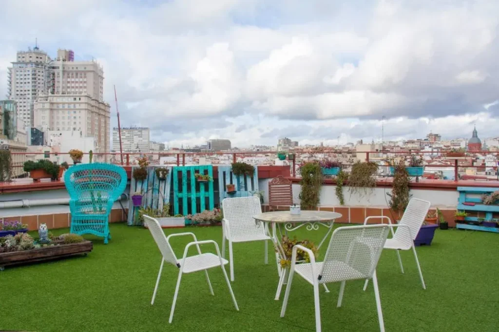 Terraza privada con vistas en Ático San Bernardo, una de las mejores oficinas en Malasaña para eventos y representación.