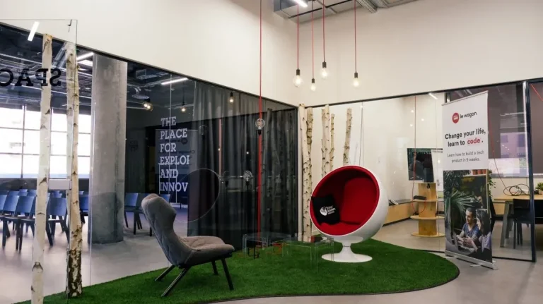 Zona creativa de Talent Garden Atocha, el hub tecnológico líder para startups en Arganzuela.